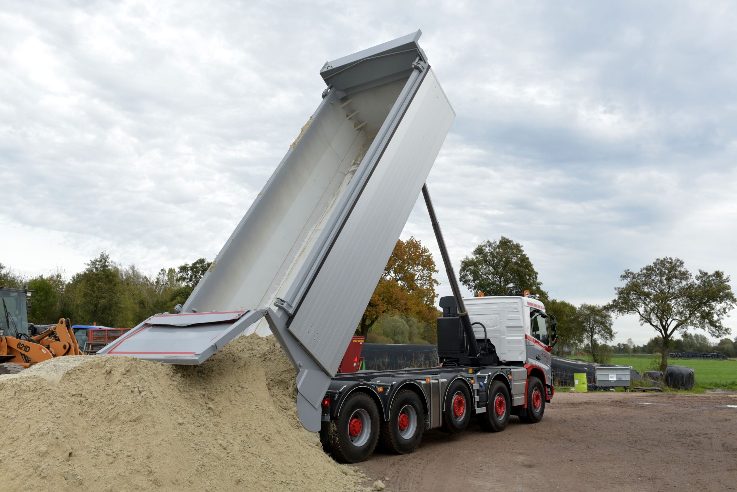 .VOLVO_10x4_Veldhuizen_W.PHILIPS kippen