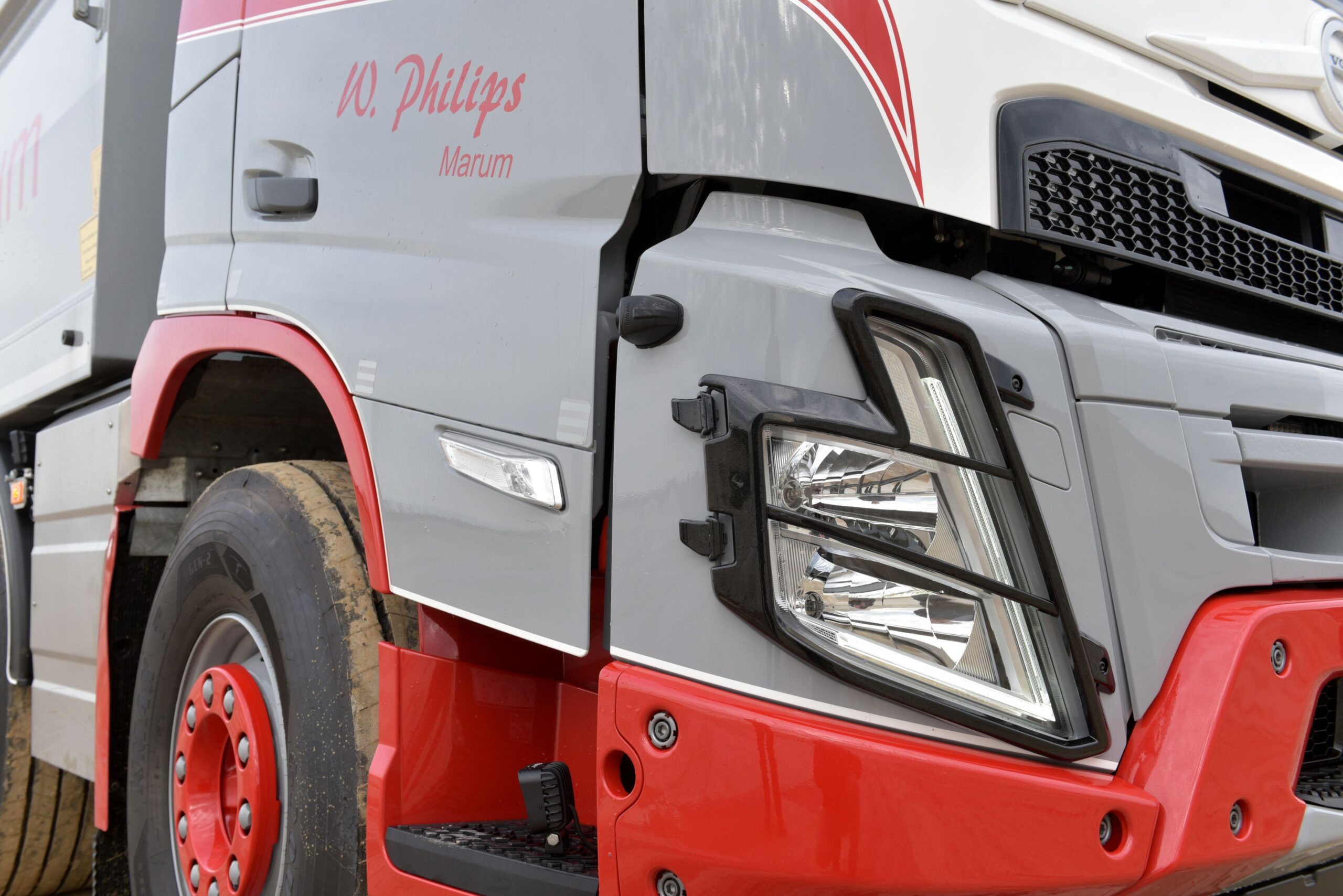 .VOLVO_10x4_Veldhuizen_W.PHILIPS koplamp beschermers