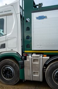 .SCANIA_10x4_Wide-Spread_Kipper_v.HEERDT opstaptrede