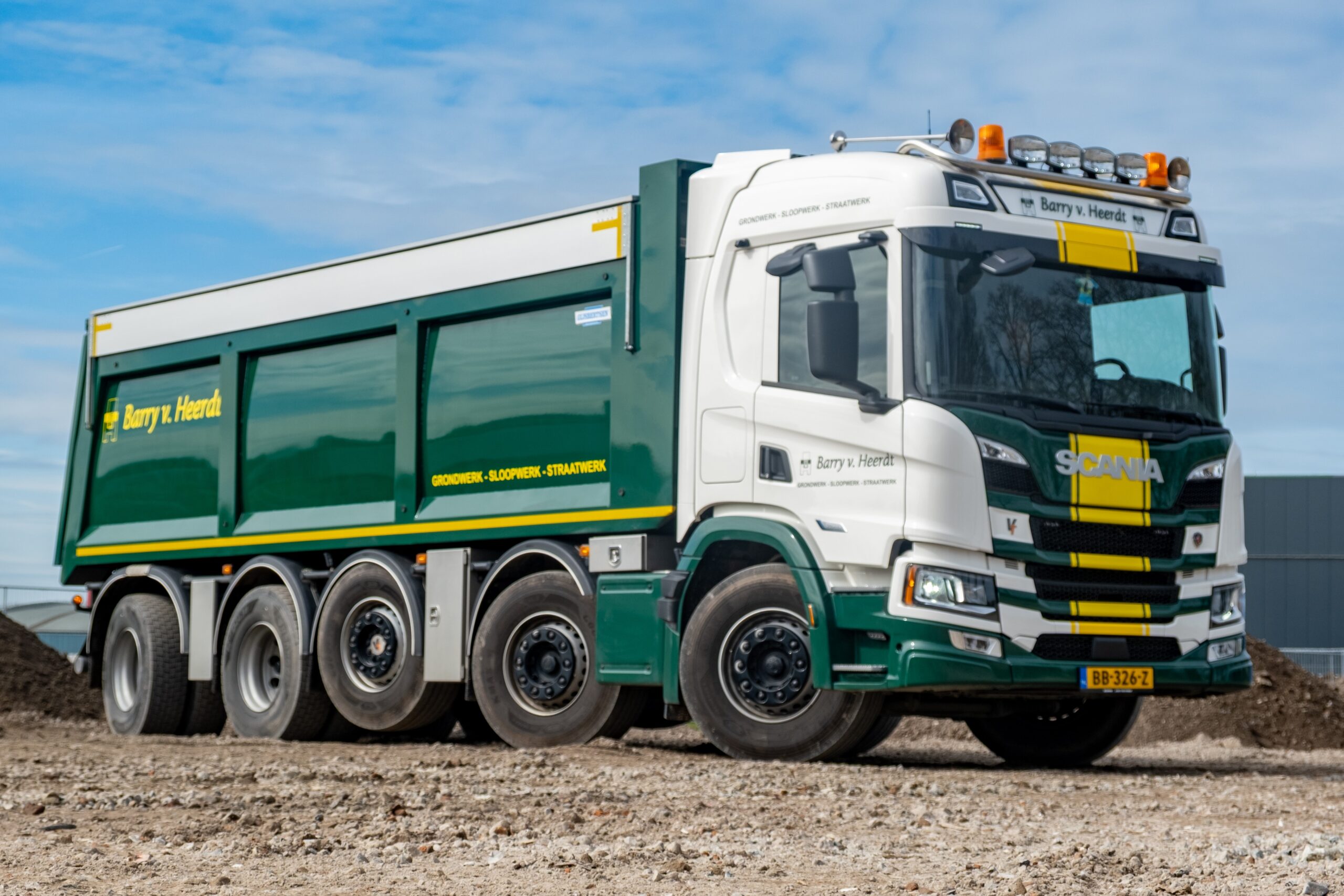 SCANIA_10x4_Wide-Spread_Kipper_v.HEERDT stuur r 2
