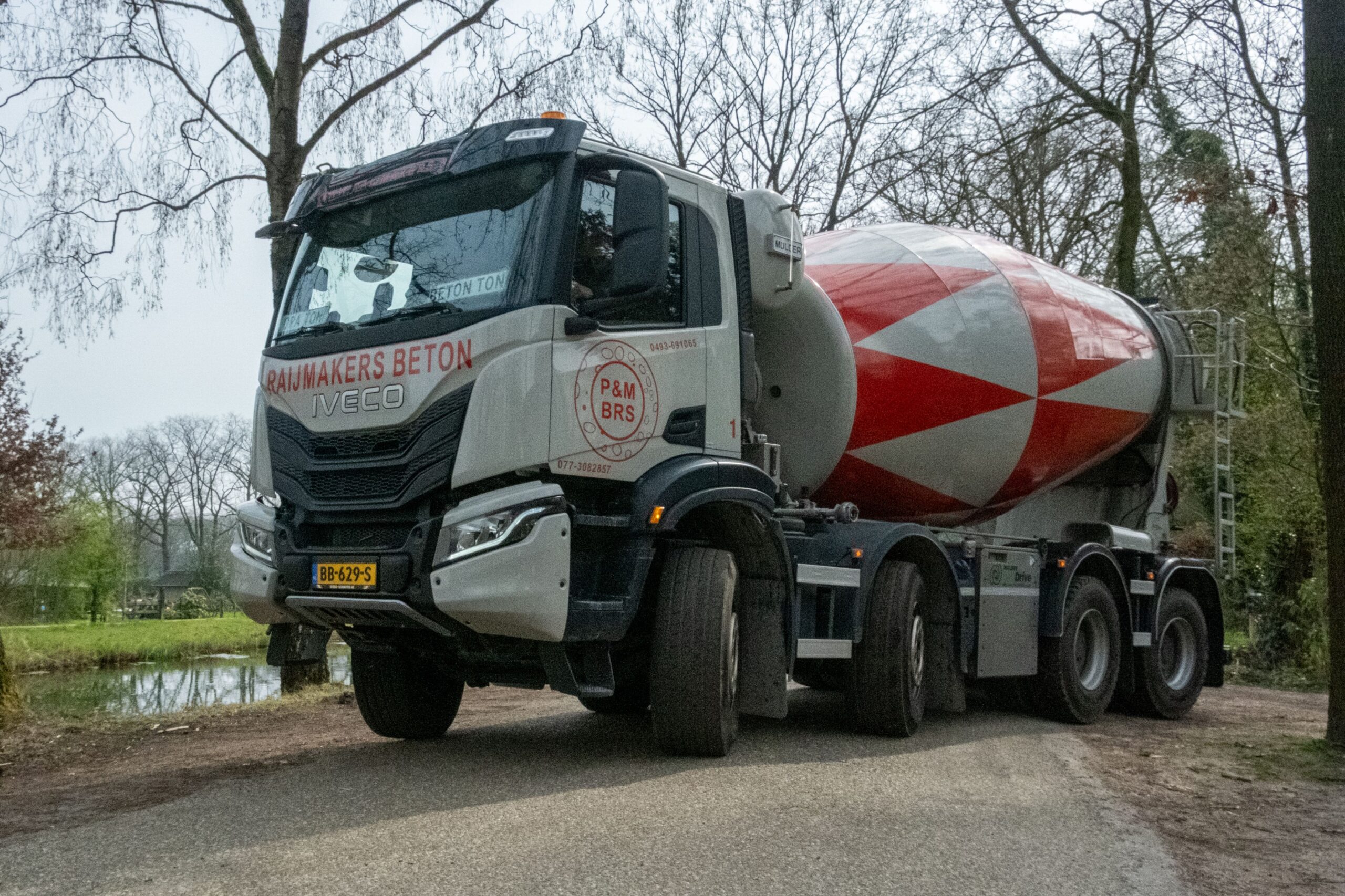 .T-Way 8x4 Wide-Spread met 12M3 Electrische Mulder-Miver links gestuurd