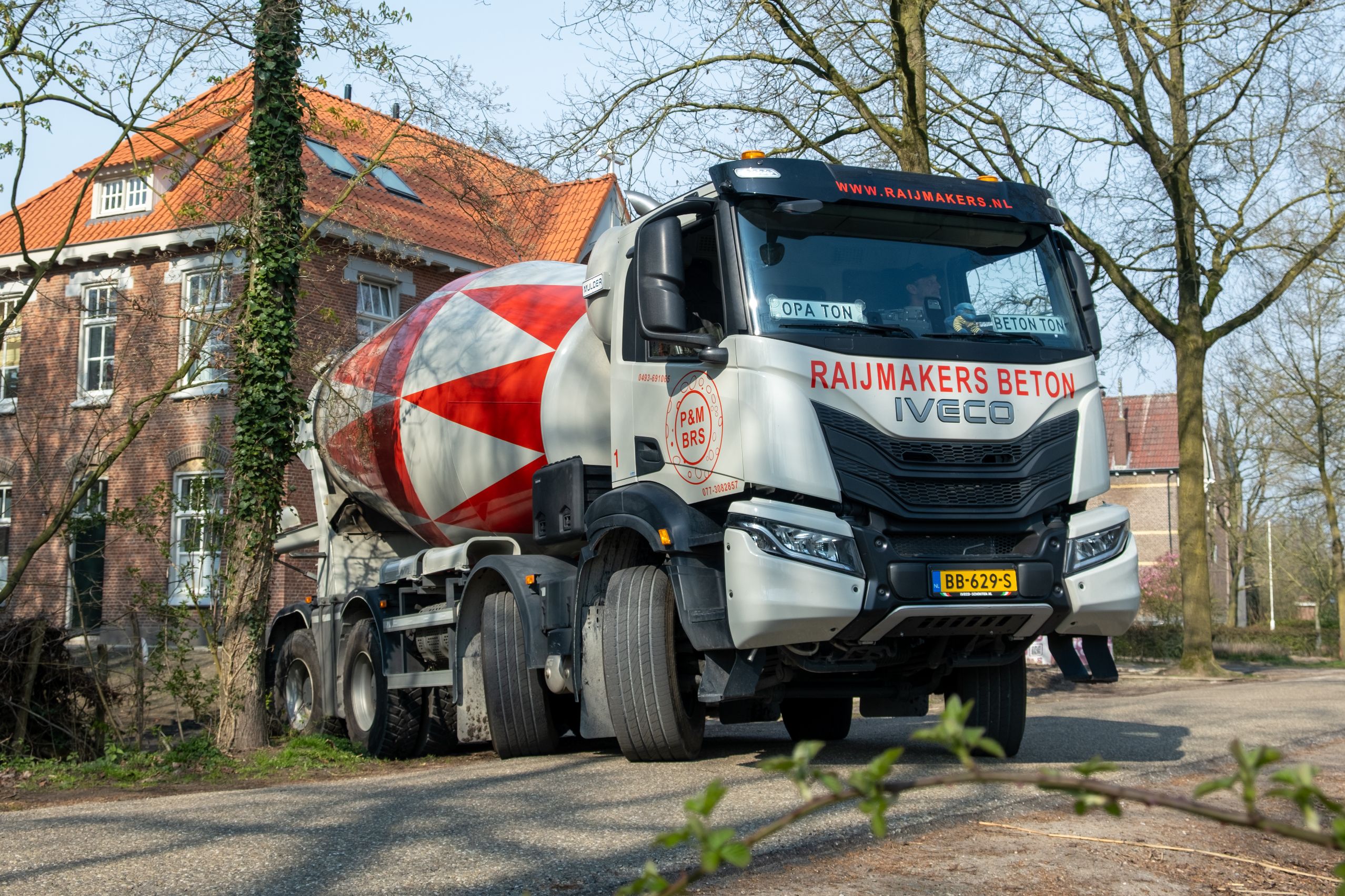 .T-Way 8x4 Wide-Spread met 12M3 Electrische Mulder-Miver rechts gestuurd